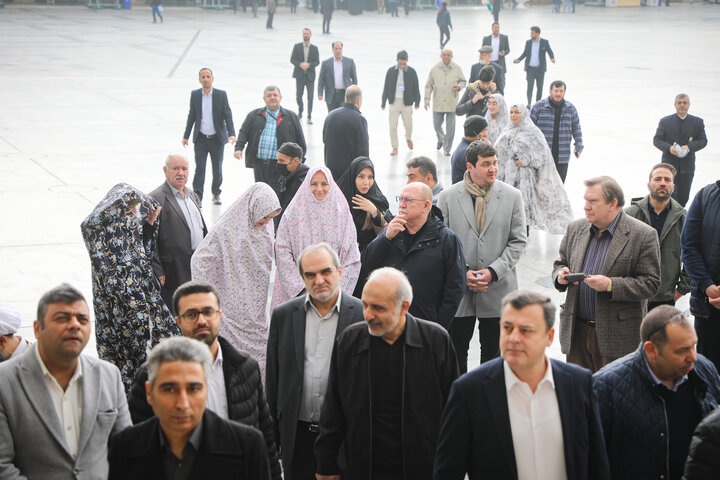 بازدید مهمانان خارجی اجلاس APA از موزه آستان قدس و صحن‌های حرم رضوی