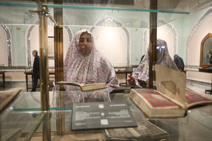 بازدید مهمانان خارجی اجلاس APA از موزه آستان قدس و صحن‌های حرم رضوی