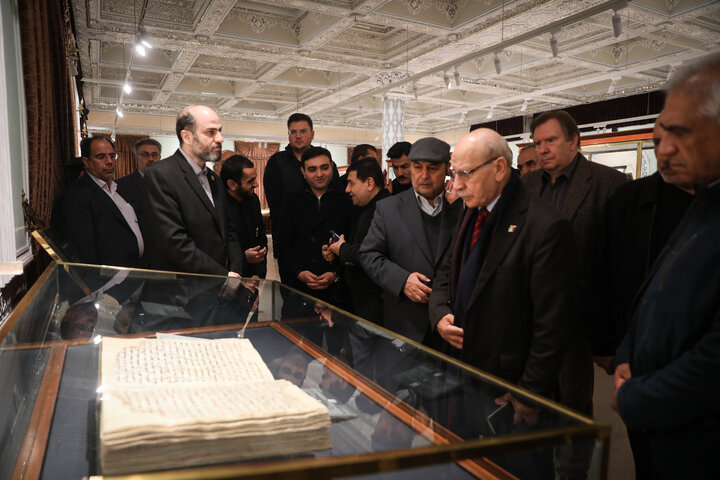 بازدید مهمانان خارجی اجلاس APA از موزه آستان قدس و صحن‌های حرم رضوی