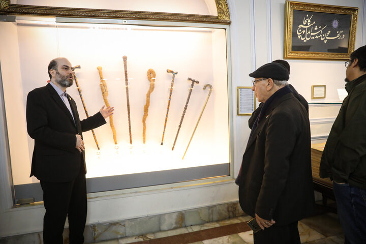 بازدید مهمانان خارجی اجلاس APA از موزه آستان قدس و صحن‌های حرم رضوی