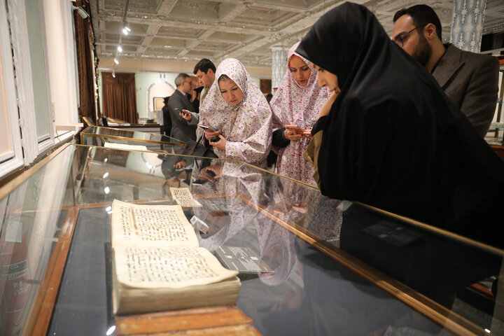 بازدید مهمانان خارجی اجلاس APA از موزه آستان قدس و صحن‌های حرم رضوی