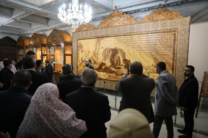 بازدید مهمانان خارجی اجلاس APA از موزه آستان قدس و صحن‌های حرم رضوی