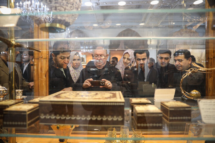 بازدید مهمانان خارجی اجلاس APA از موزه آستان قدس و صحن‌های حرم رضوی