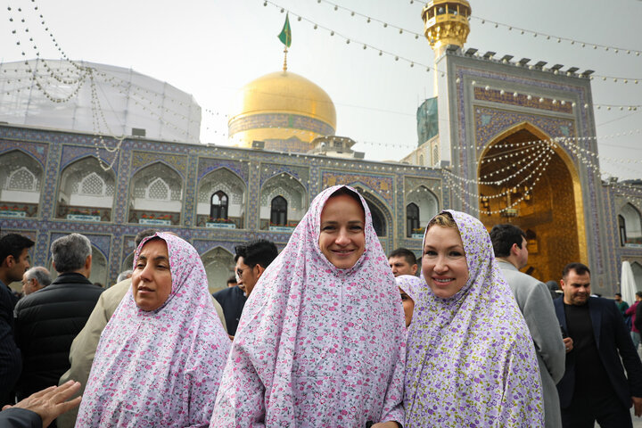 بازدید مهمانان خارجی اجلاس APA از موزه آستان قدس و صحن‌های حرم رضوی