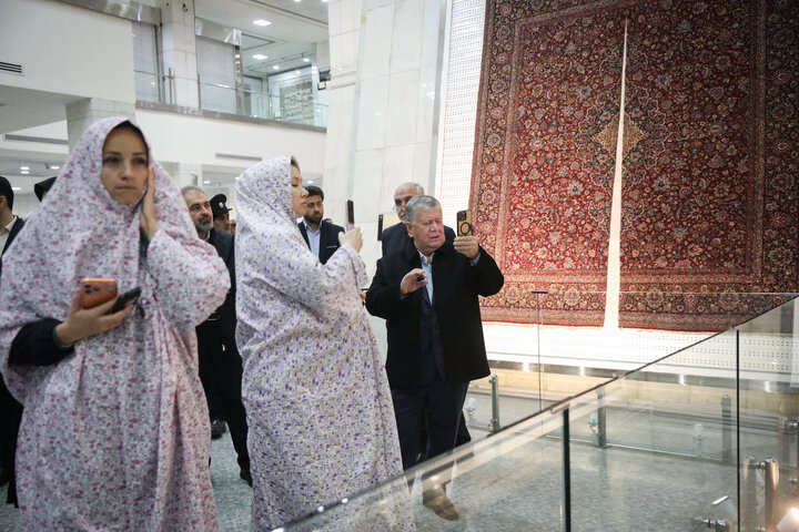 بازدید مهمانان خارجی اجلاس APA از موزه آستان قدس و صحن‌های حرم رضوی