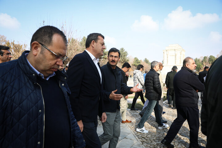 بازدید مهمانان خارجی اجلاس APA از آرامگاه فردوسی شهر مشهد