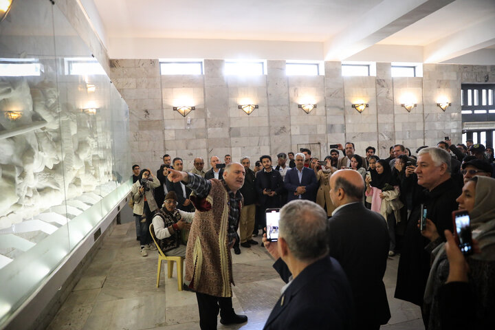 بازدید مهمانان خارجی اجلاس APA از آرامگاه فردوسی شهر مشهد