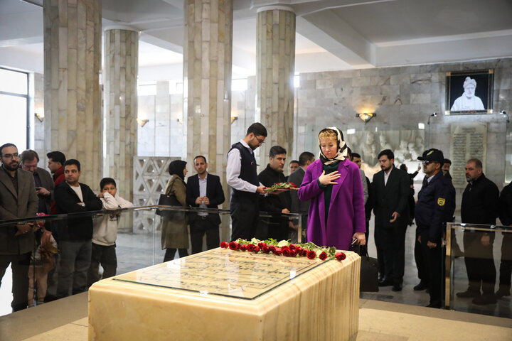 بازدید مهمانان خارجی اجلاس APA از آرامگاه فردوسی شهر مشهد