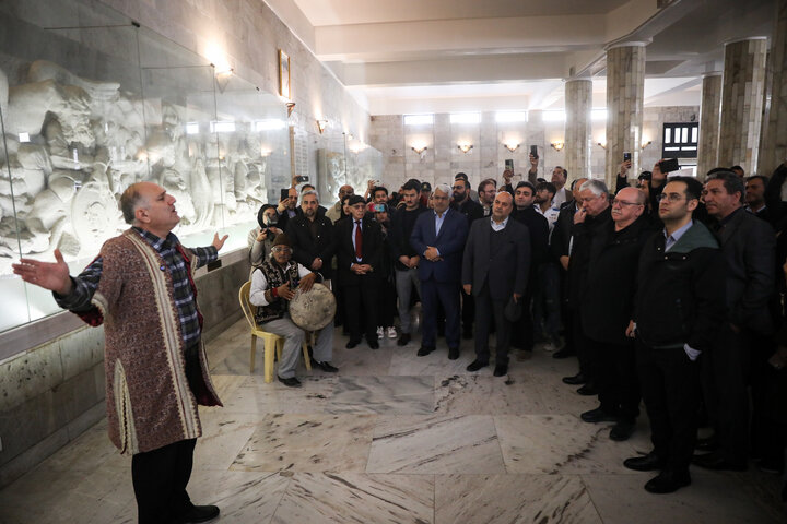 بازدید مهمانان خارجی اجلاس APA از آرامگاه فردوسی شهر مشهد