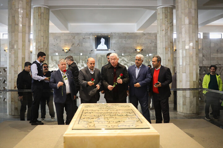 بازدید مهمانان خارجی اجلاس APA از آرامگاه فردوسی شهر مشهد