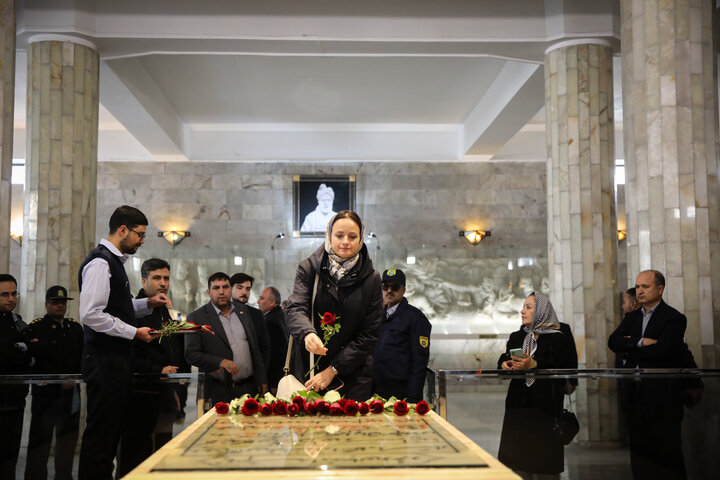 بازدید مهمانان خارجی اجلاس APA از آرامگاه فردوسی شهر مشهد
