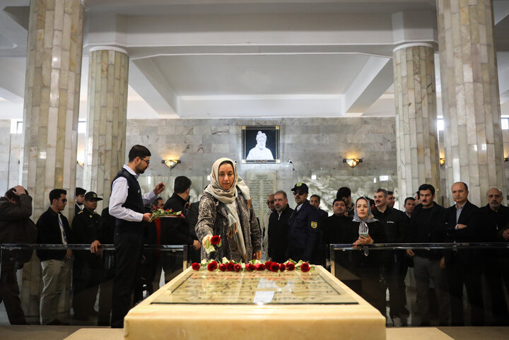 بازدید مهمانان خارجی اجلاس APA از آرامگاه فردوسی شهر مشهد