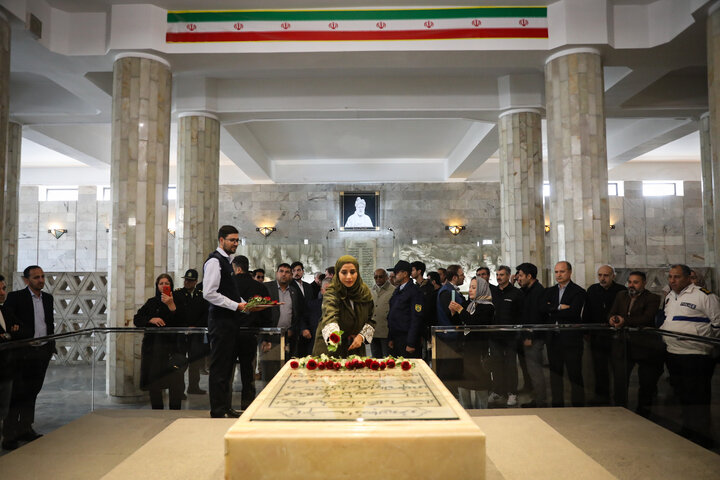 بازدید مهمانان خارجی اجلاس APA از آرامگاه فردوسی شهر مشهد