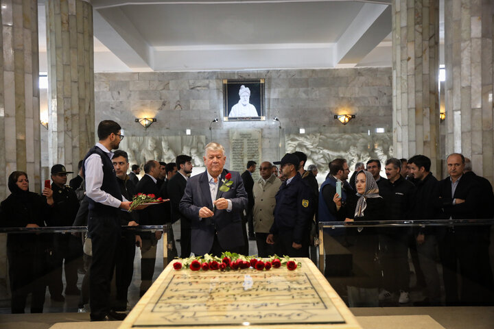 بازدید مهمانان خارجی اجلاس APA از آرامگاه فردوسی شهر مشهد