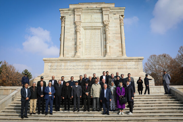 بازدید مهمانان خارجی اجلاس APA از آرامگاه فردوسی شهر مشهد