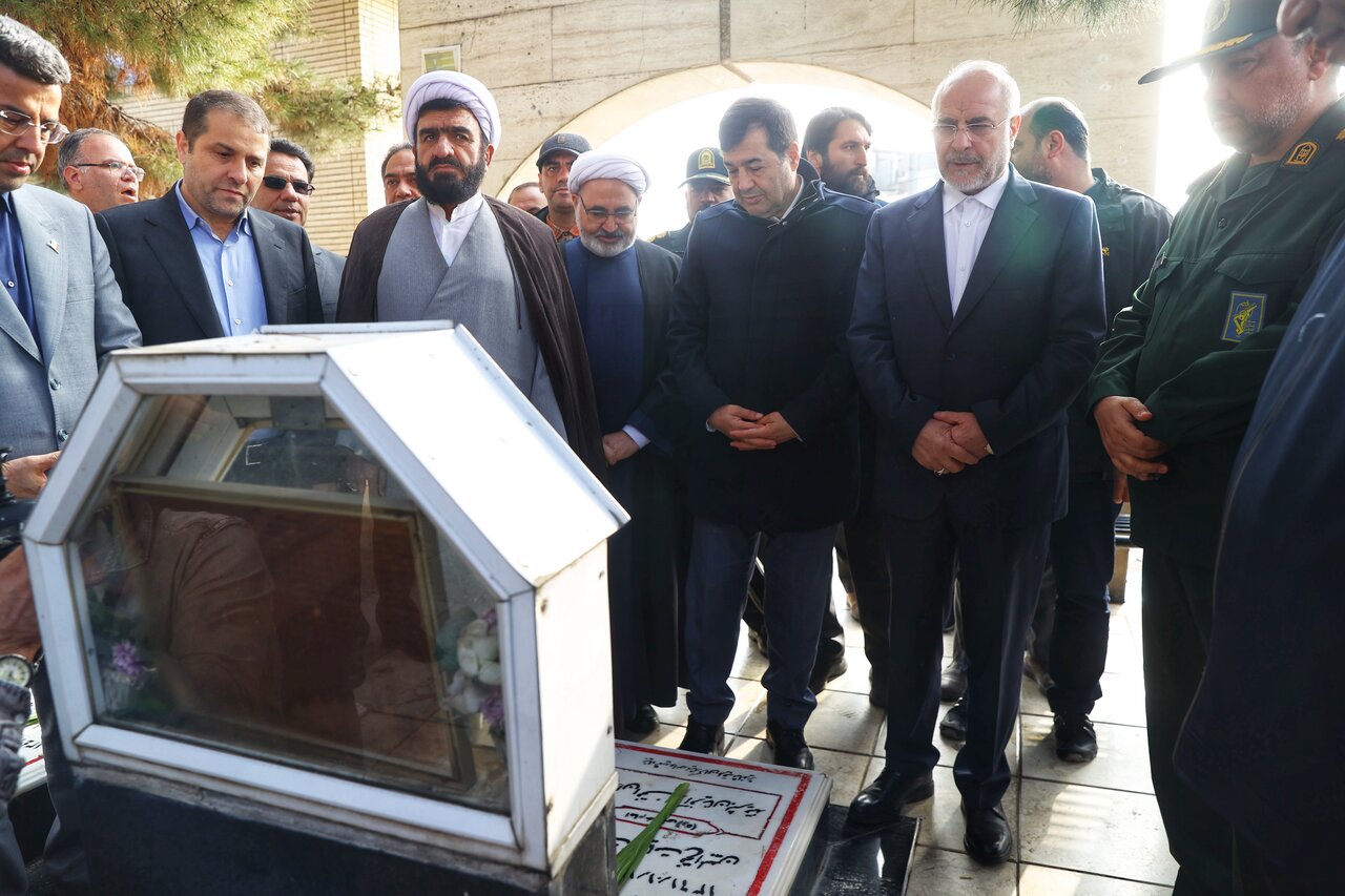 ادای احترام دکتر قالیباف به مقام شامخ شهدای شهرستان طرقبه