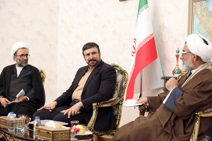 جلسه هم اندیشی معاونت قوانین مجلس شورای اسلامی با دبیر شورای عالی انقلاب فرهنگی