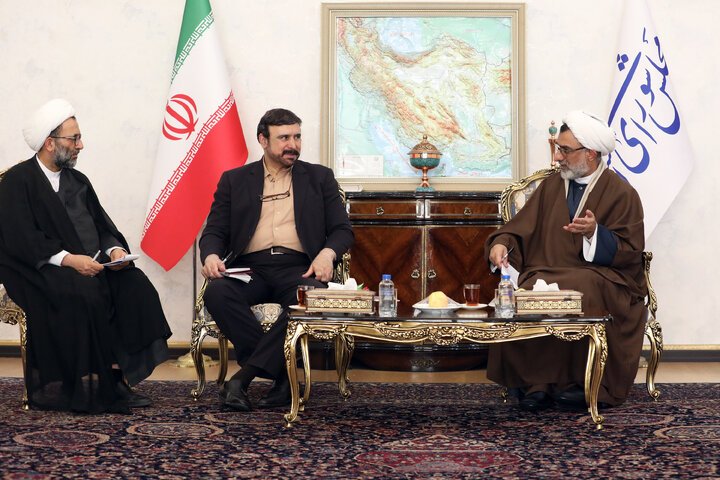 جلسه هم اندیشی معاونت قوانین مجلس شورای اسلامی با دبیر شورای عالی انقلاب فرهنگی