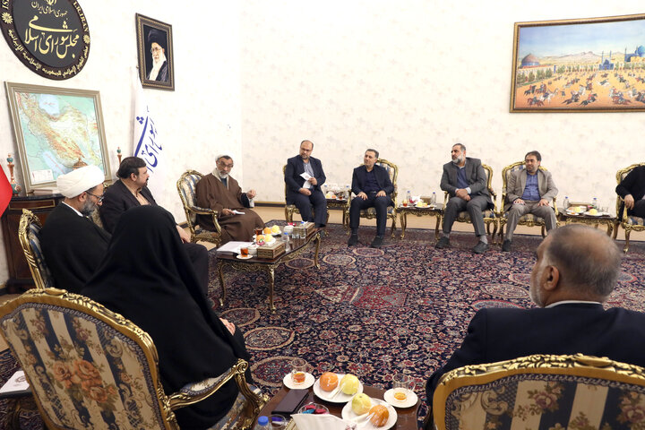 جلسه هم اندیشی معاونت قوانین مجلس شورای اسلامی با دبیر شورای عالی انقلاب فرهنگی