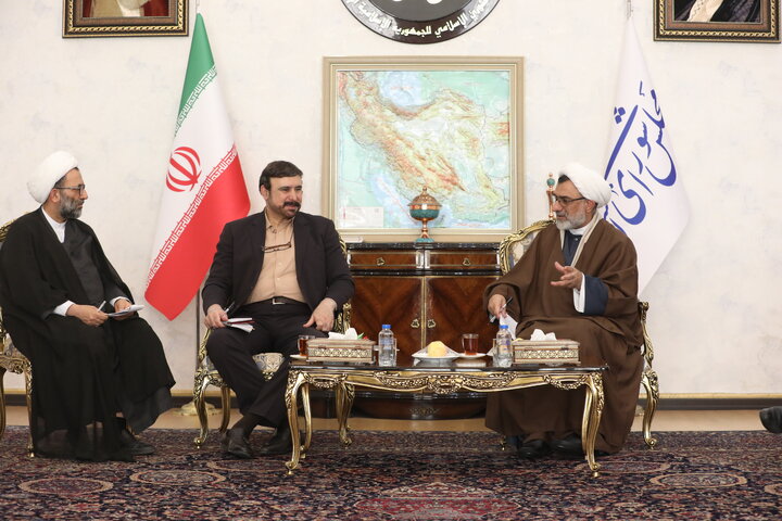 جلسه هم اندیشی معاونت قوانین مجلس شورای اسلامی با دبیر شورای عالی انقلاب فرهنگی