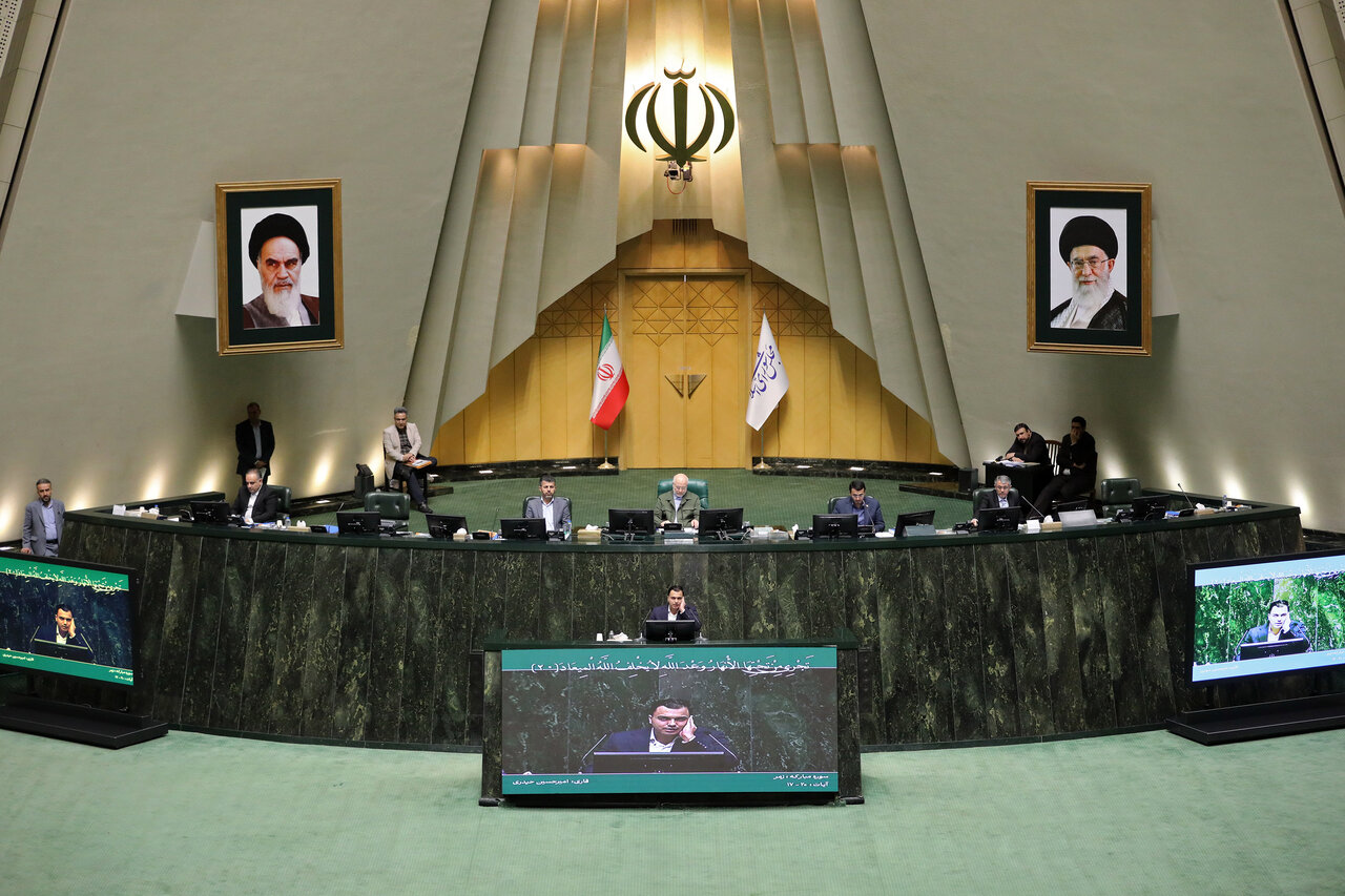 نشست علنی ۱۶ آذر ماه مجلس آغاز شد