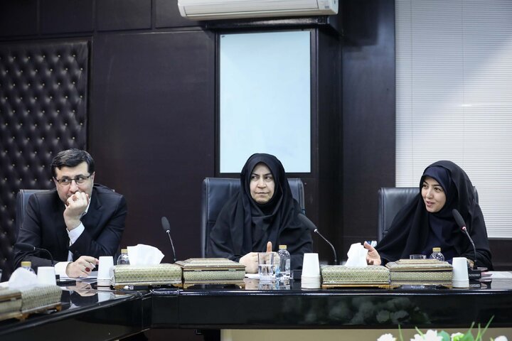 دیدار اعضای فراکسیون زنان با وزیر صمت