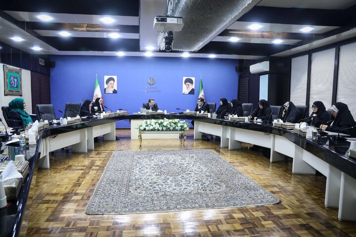 دیدار اعضای فراکسیون زنان با وزیر صمت