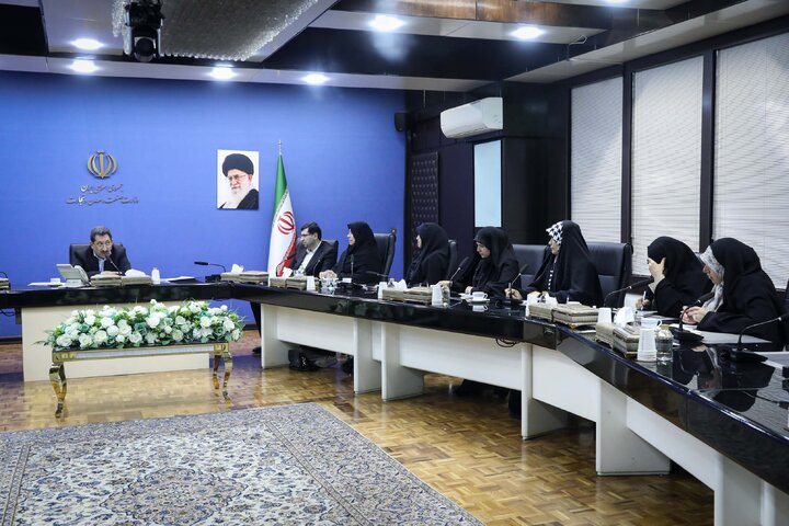 دیدار اعضای فراکسیون زنان با وزیر صمت