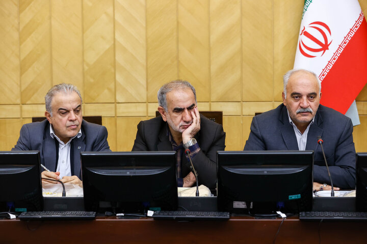 نشست هم اندیشی سیاست های ابلاغی مقام معظم رهبری با حضور رئیس کل بانک مرکزی