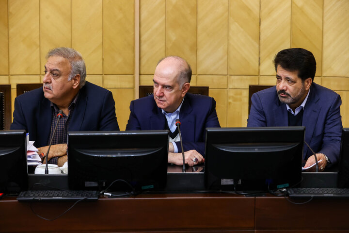 نشست هم اندیشی سیاست های ابلاغی مقام معظم رهبری با حضور رئیس کل بانک مرکزی