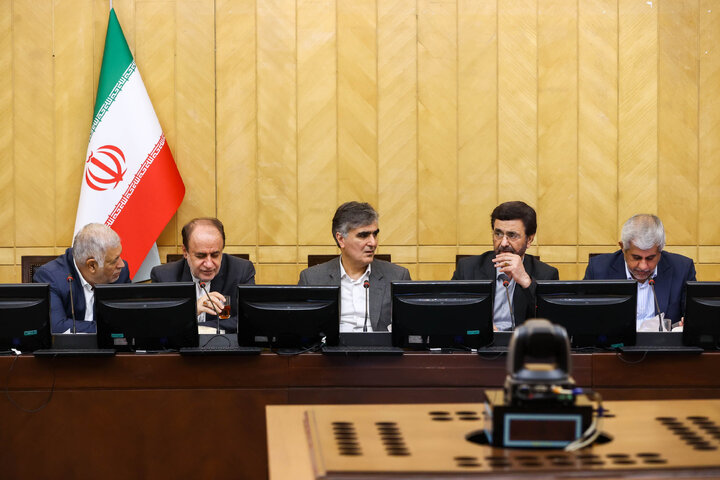 نشست هم اندیشی سیاست های ابلاغی مقام معظم رهبری با حضور رئیس کل بانک مرکزی