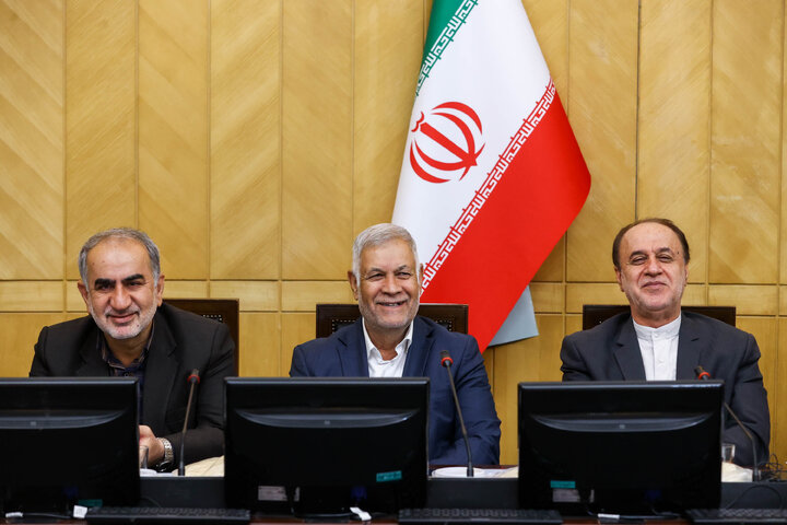 نشست هم اندیشی سیاست های ابلاغی مقام معظم رهبری با حضور رئیس کل بانک مرکزی