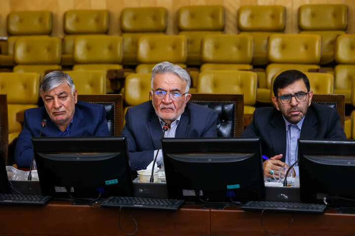 نشست هم اندیشی سیاست های ابلاغی مقام معظم رهبری با حضور رئیس کل بانک مرکزی