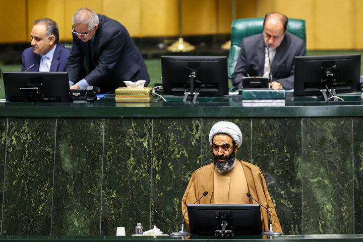 ناطقان میان دستور سه‌شنبه 18 آذرماه نشست علنی مجلس