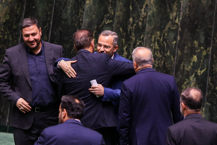 ناطقان میان دستور سه‌شنبه 18 آذرماه نشست علنی مجلس