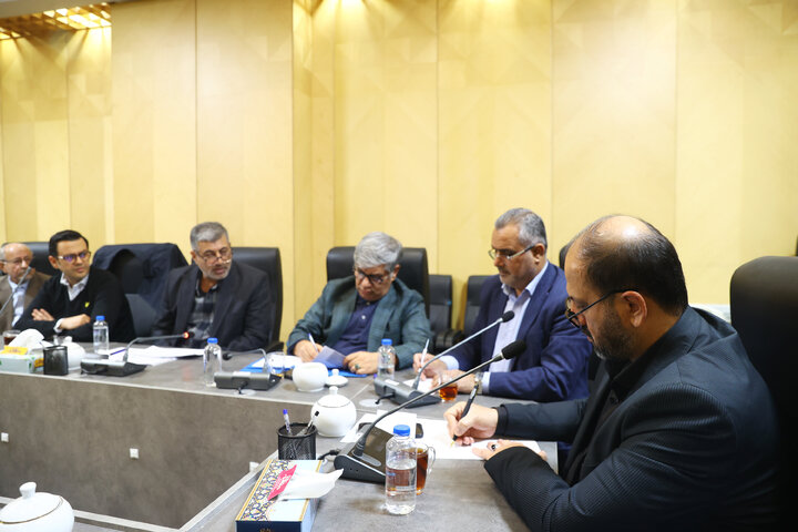 نشست فراکسیون کارگری مجلس با تشکل های کارگری و کارفرمایی کشور