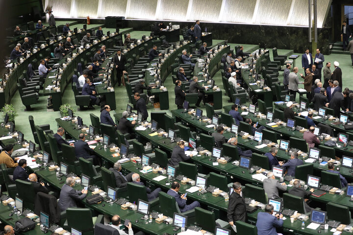 نشست علنی نوبت عصر مجلس آغاز شد