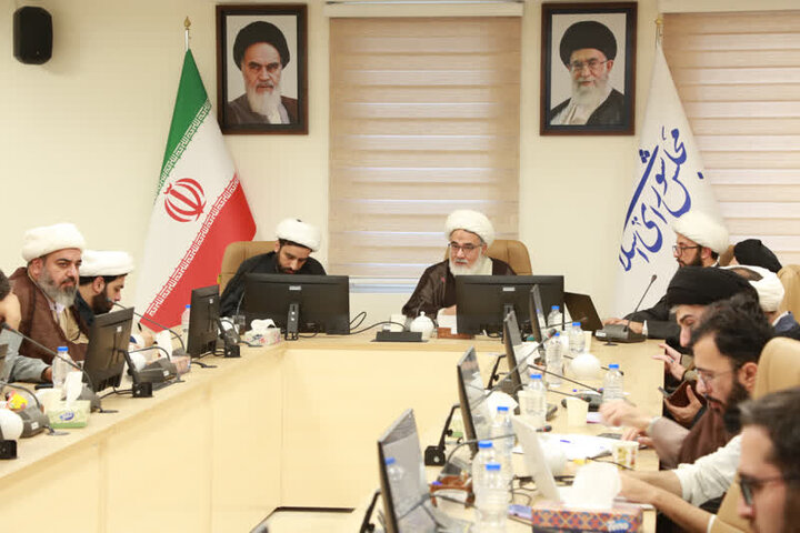 فضای مجازی بدون چارچوب فقهی، جامعه را با بحران روبه‌رو می‌کند
