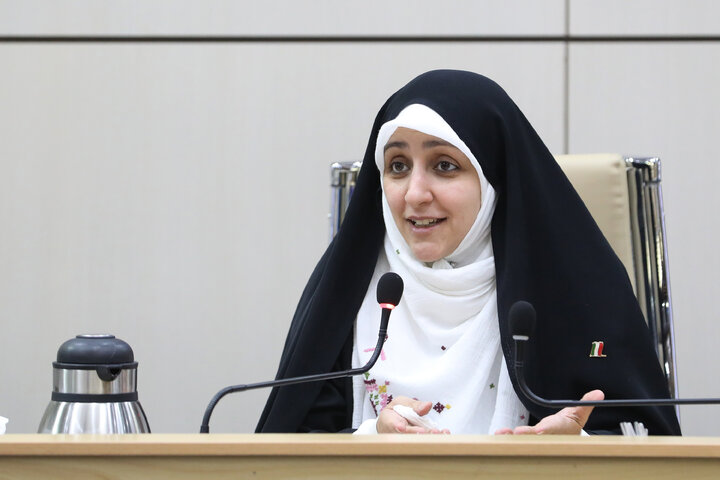 دیدار اعضای فراکسیون زنان و خانواده مجلس با وزیر بهداشت، درمان و آموزش پزشکی