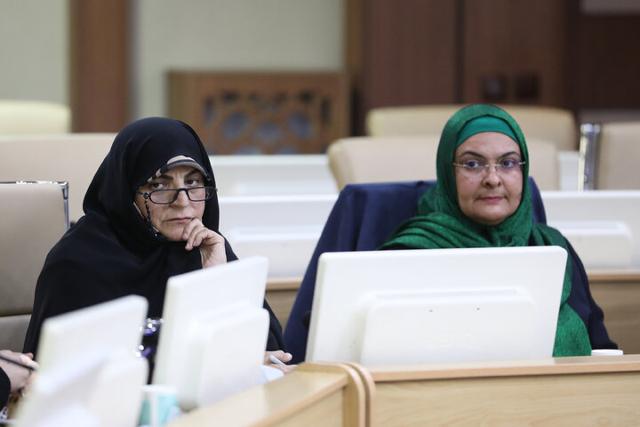 دیدار اعضای فراکسیون زنان و خانواده مجلس با وزیر بهداشت، درمان و آموزش پزشکی