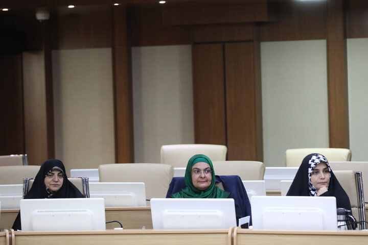 دیدار اعضای فراکسیون زنان و خانواده مجلس با وزیر بهداشت، درمان و آموزش پزشکی