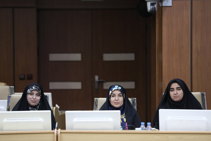 دیدار اعضای فراکسیون زنان و خانواده مجلس با وزیر بهداشت، درمان و آموزش پزشکی