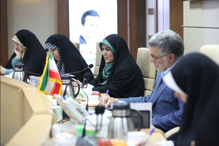 دیدار اعضای فراکسیون زنان و خانواده مجلس با وزیر بهداشت، درمان و آموزش پزشکی