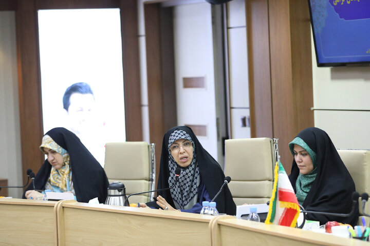 دیدار اعضای فراکسیون زنان و خانواده مجلس با وزیر بهداشت، درمان و آموزش پزشکی