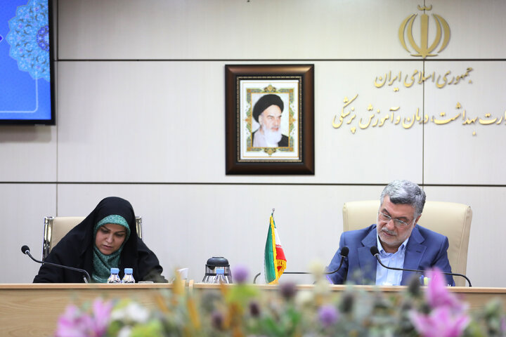 دیدار اعضای فراکسیون زنان و خانواده مجلس با وزیر بهداشت، درمان و آموزش پزشکی