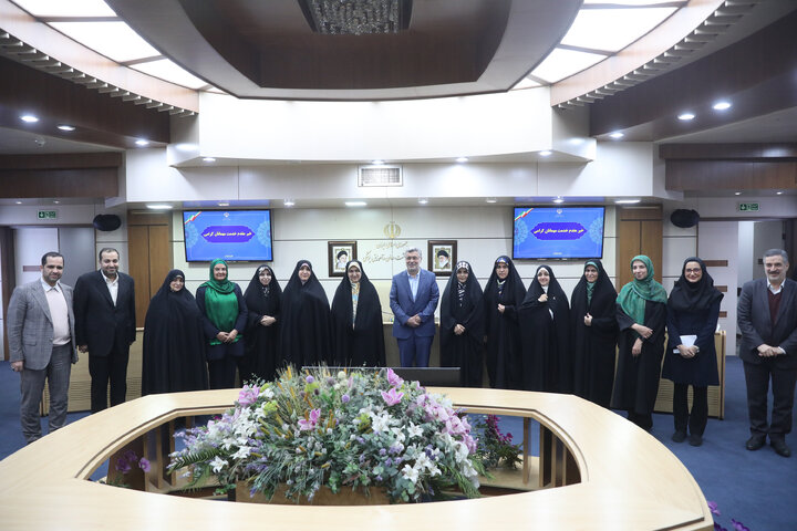 دیدار اعضای فراکسیون زنان و خانواده مجلس با وزیر بهداشت، درمان و آموزش پزشکی