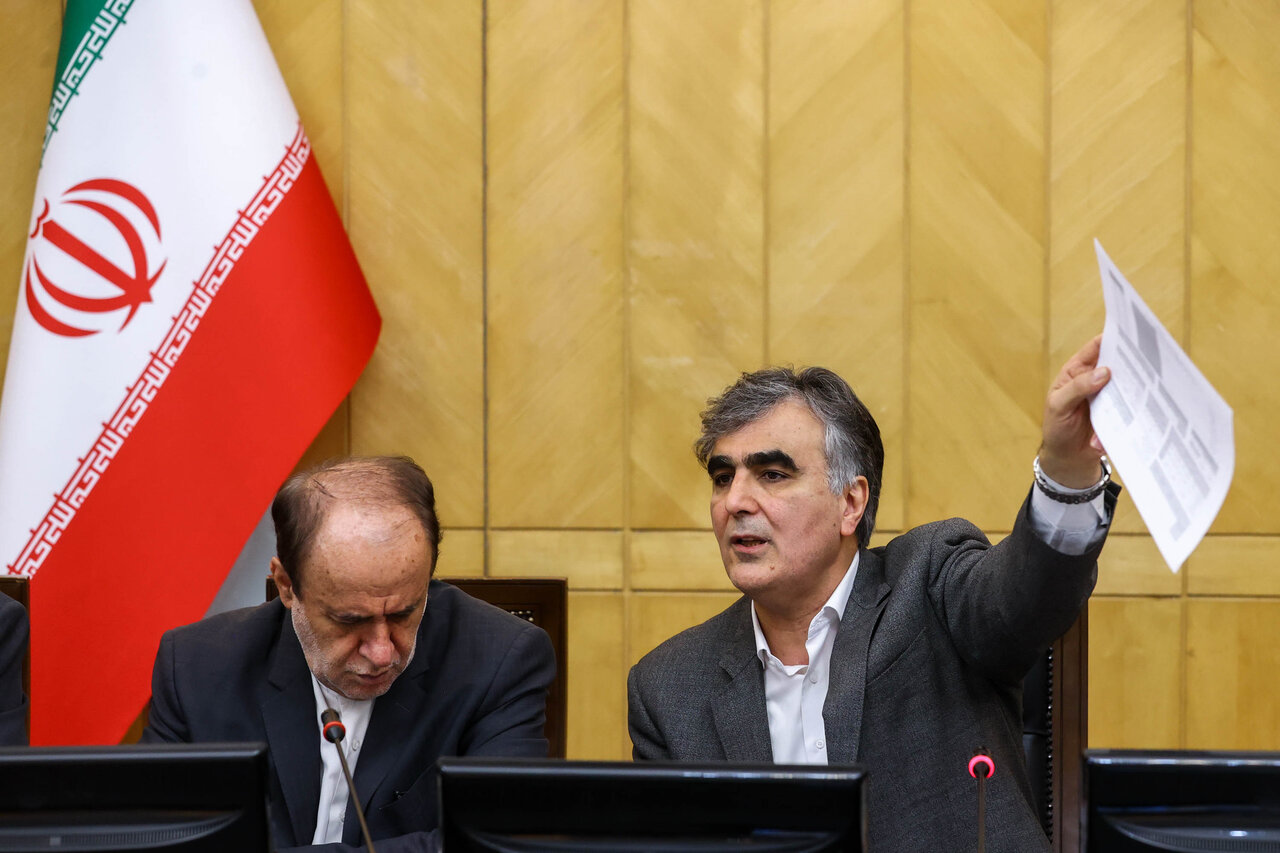 ارز در چنبره حلقه بسته مدیریتی ! / ۱۸ نرخ ارزی عملاً امکان مدیریت بازار ارز را از بین برده است