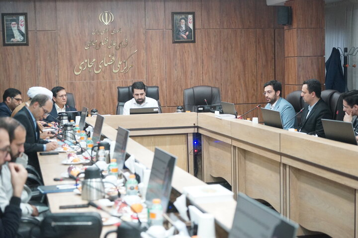 نشست مشترک کمیسیون قضایی و حقوقی با رئیس مرکز ملی فضایی مجازی