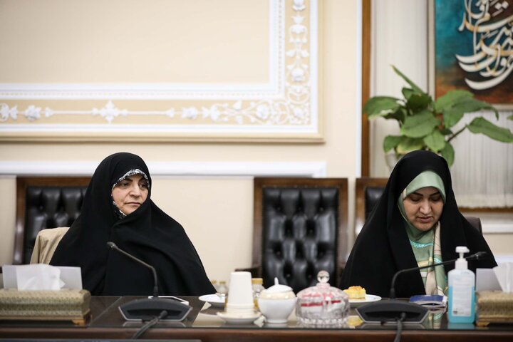 دیدار اعضای فراکسیون زنان  با دکتر قالیباف