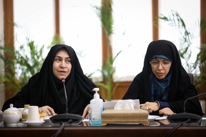 دیدار اعضای فراکسیون زنان  با دکتر قالیباف